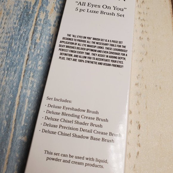 Crown "All Eyes On You" 5pc Brush Set - Picture 3 of 3